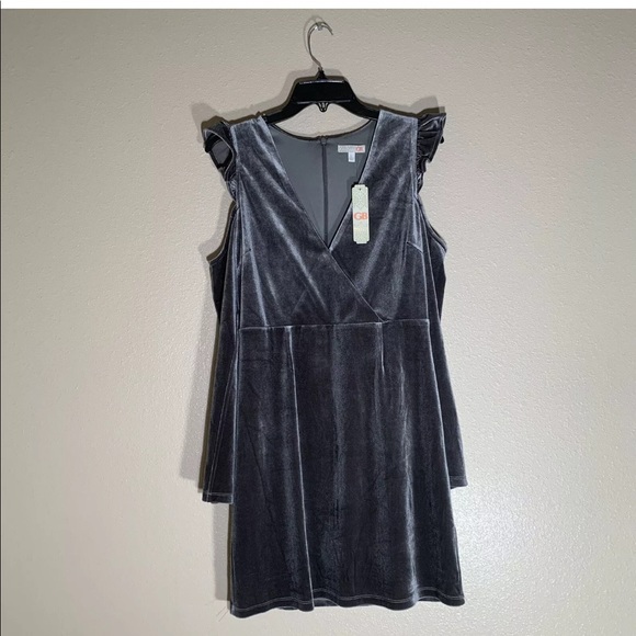NWT GB Girls Velvet Cold Shoulder V Neck Dress - Picture 2 of 6